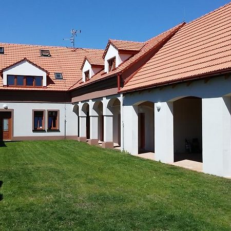 Penzion Dolní Dunajovice Dış mekan fotoğraf