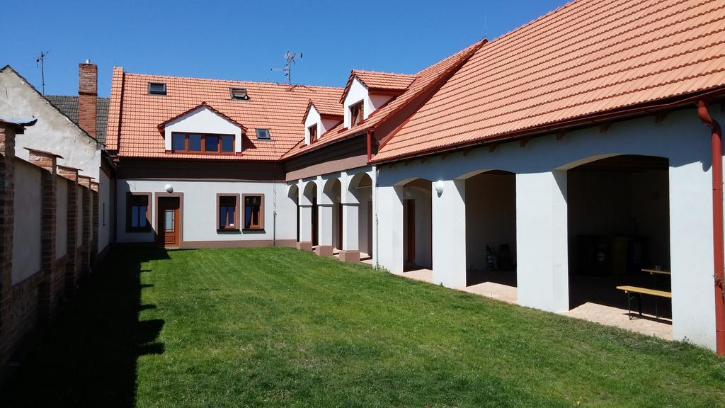 Penzion Dolní Dunajovice Dış mekan fotoğraf